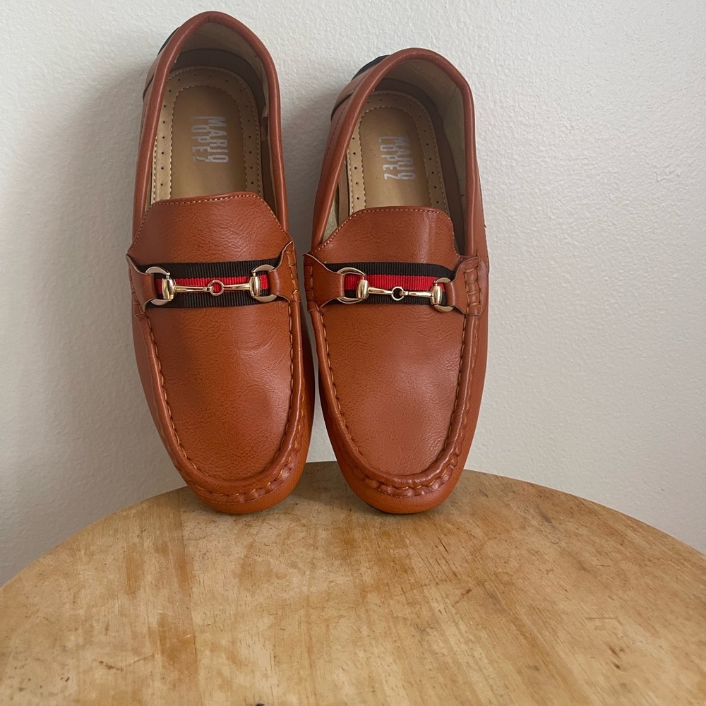 NWT size 5 Mario Lopez shoes for boys.